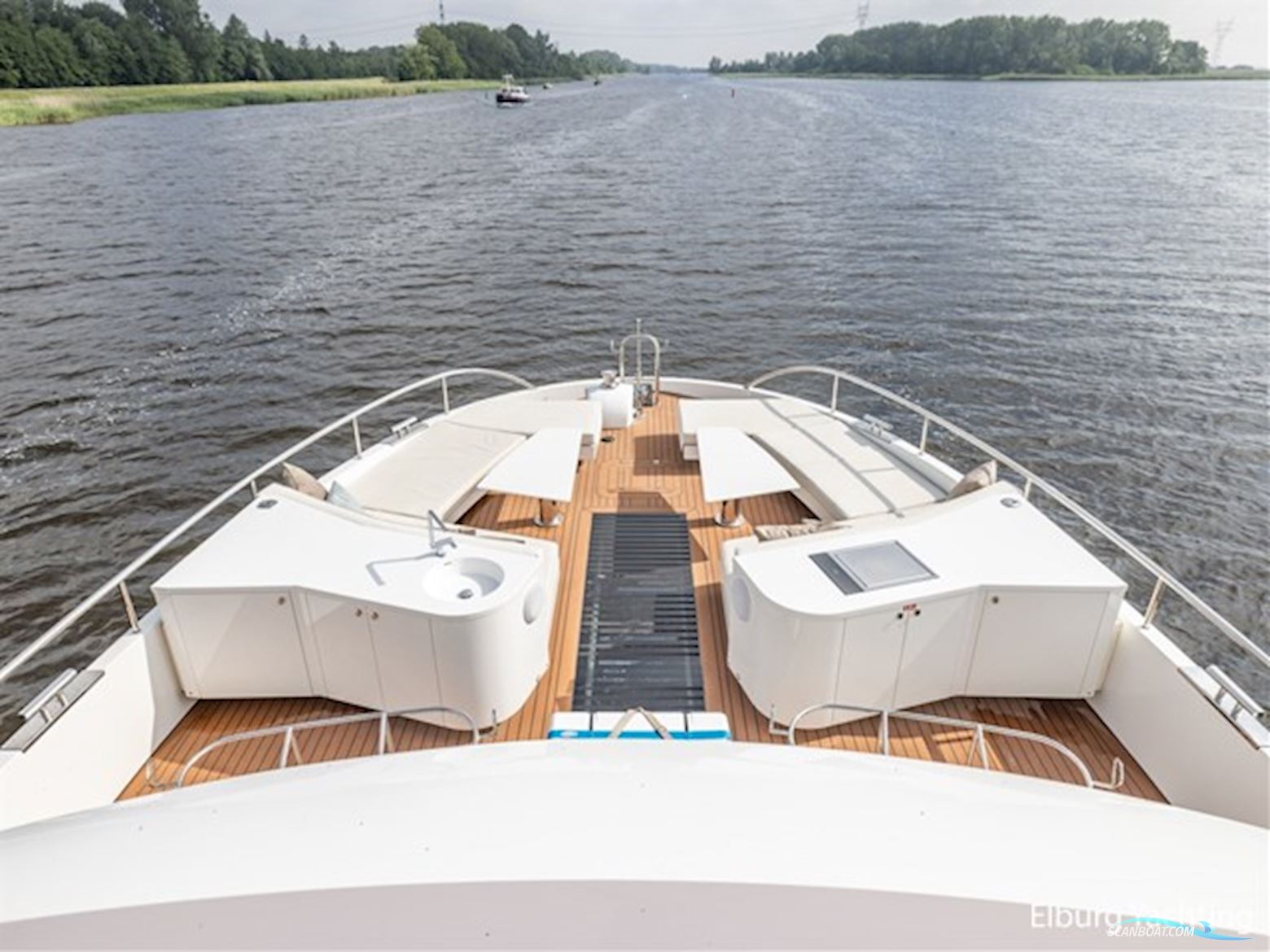 Van der Valk Beachclub 660 - Flybridge 