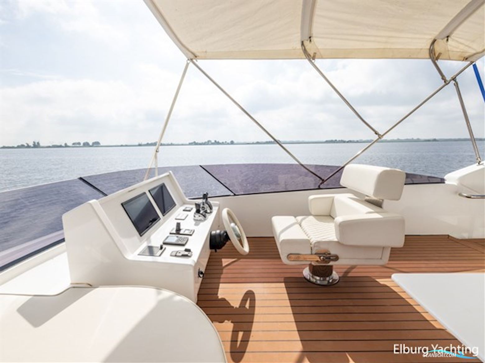 Van Der Valk Beachclub 660 - Flybridge