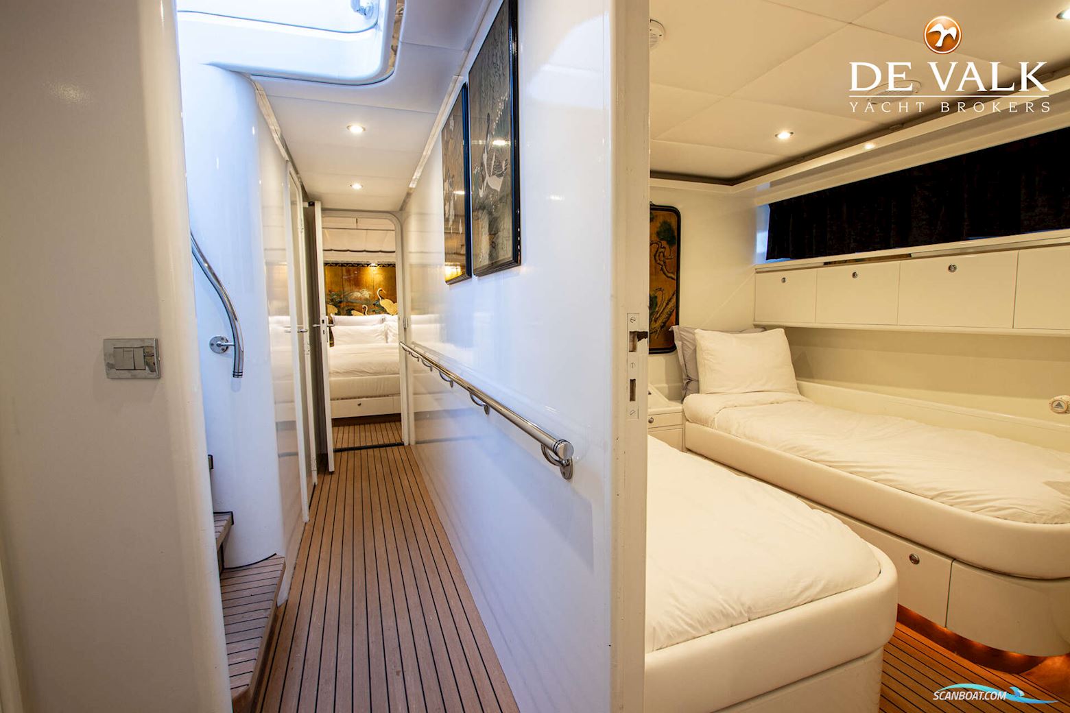 Van Der Valk Explorer 25M