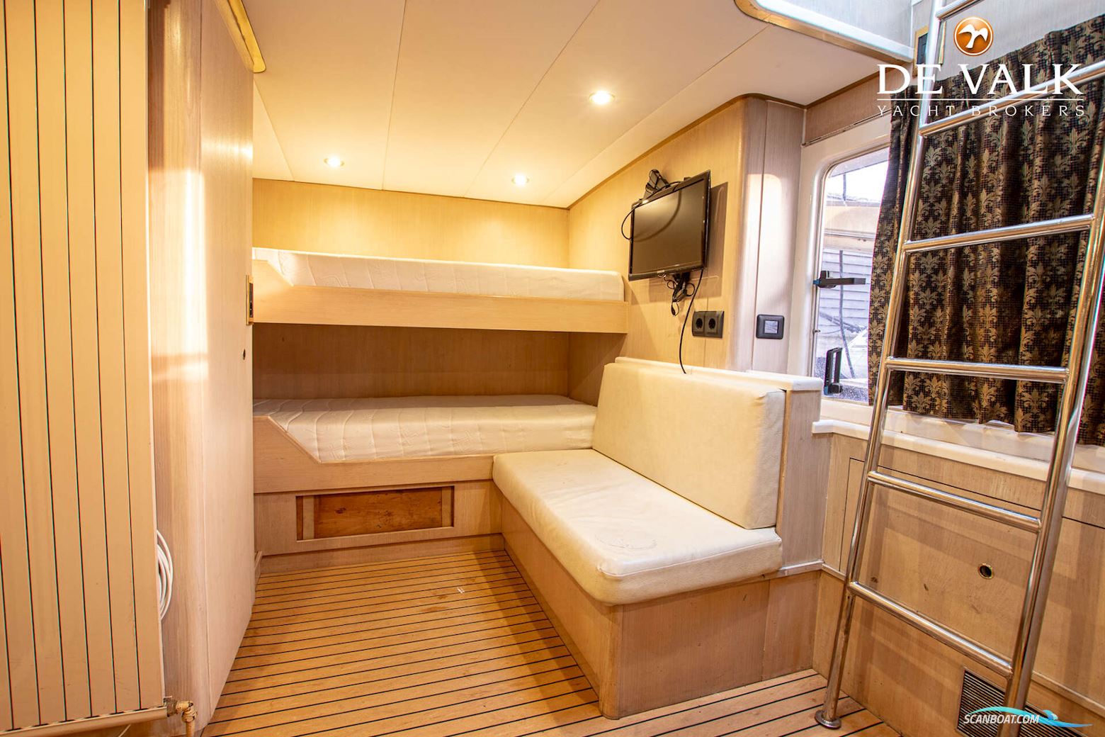 Van Der Valk Explorer 25M