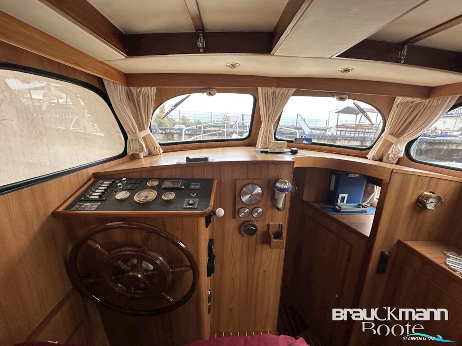 van Lent/Holland Salon Super Kruiser,