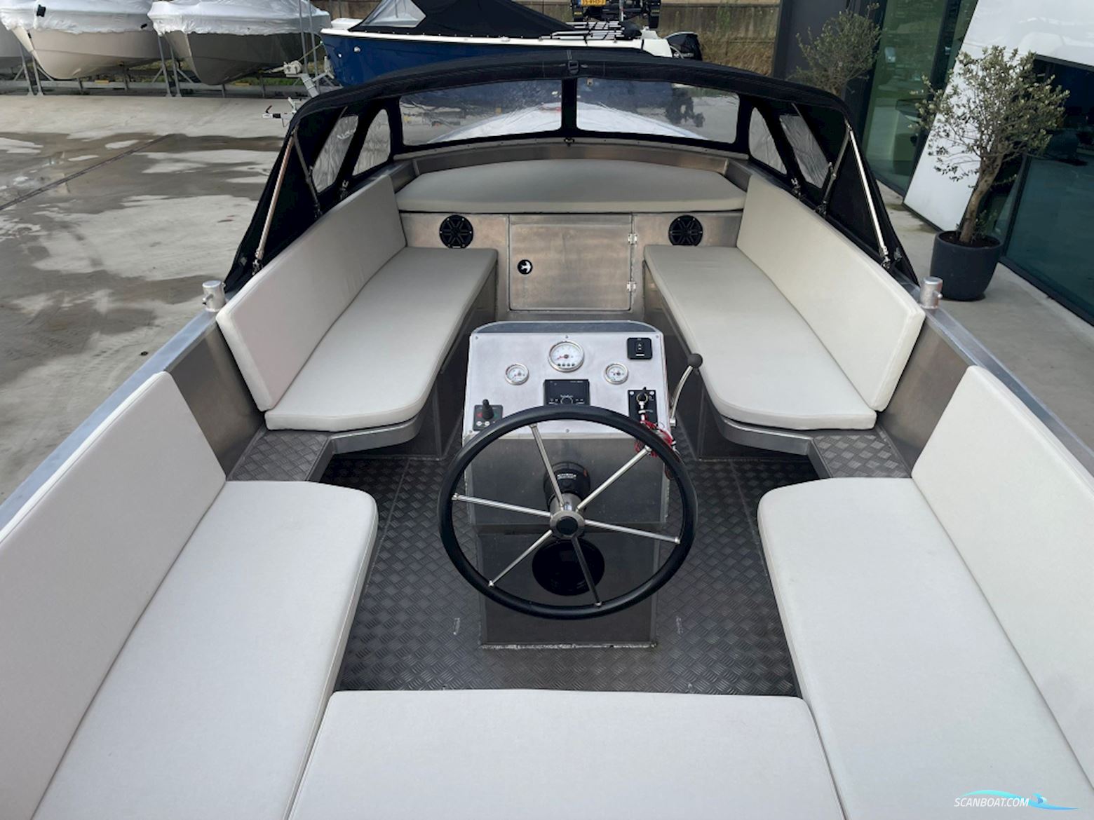 Van Vossen 777 Tender Occasion