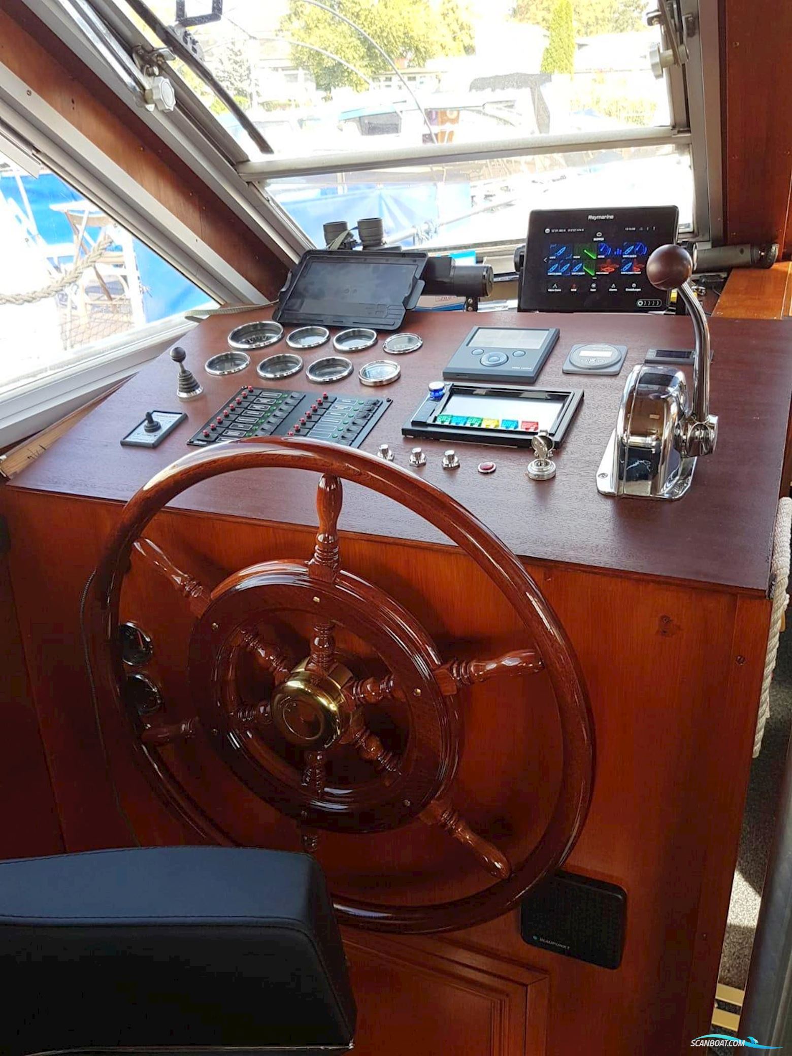 Veerdörn 13.00 Flybridge