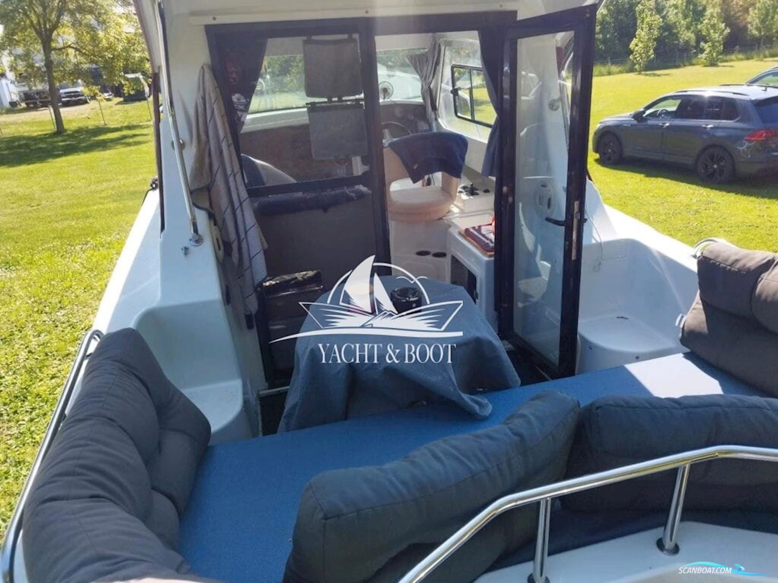 Velvette 23 Active Sedan