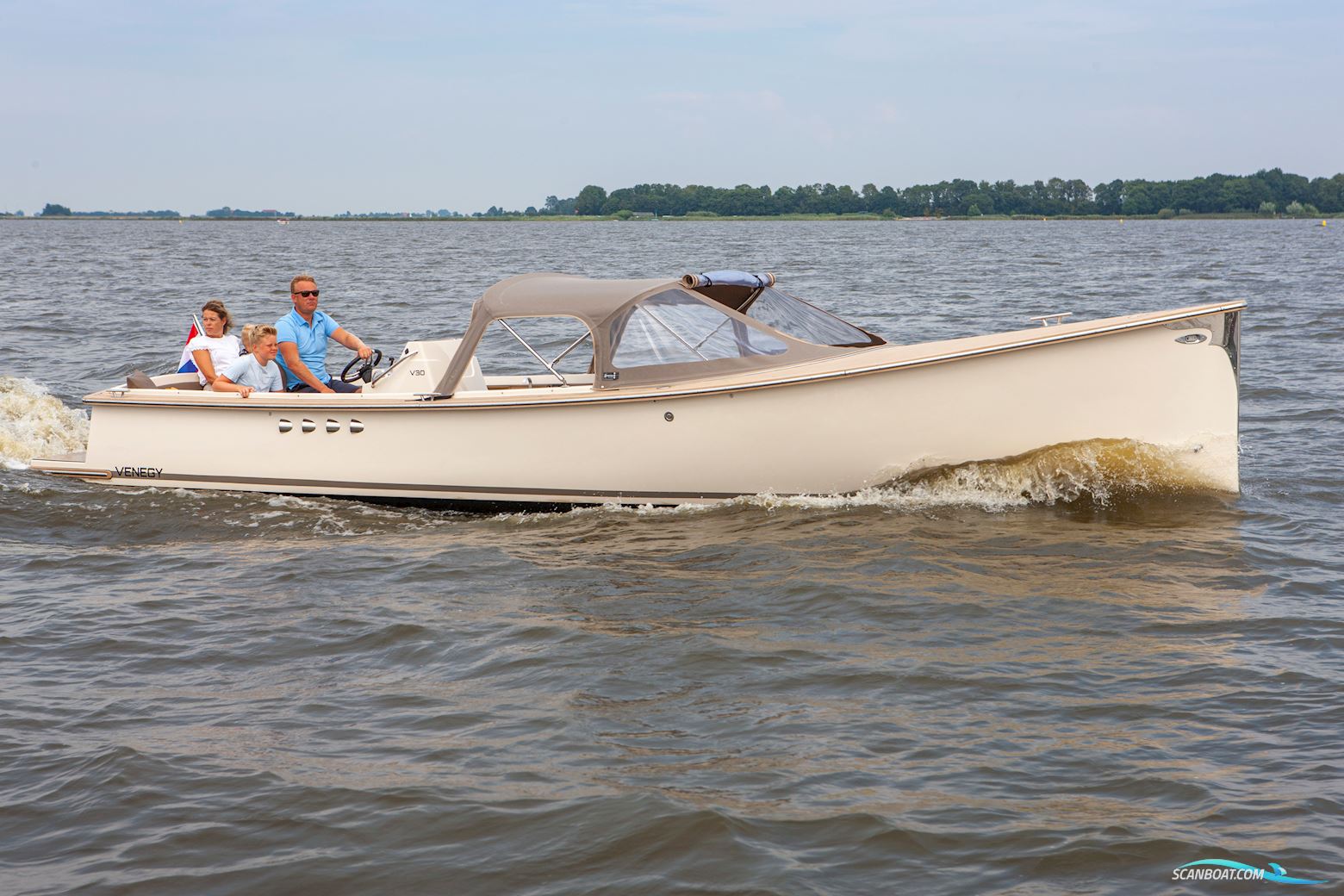 Venegy V30 Classic Cabin