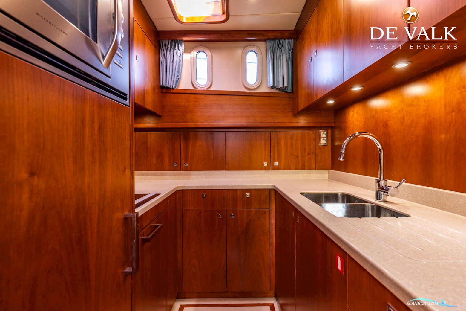 Vennekens Trawler 1800