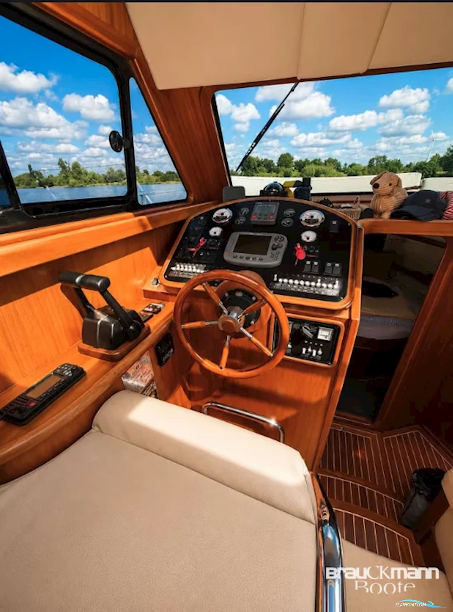 Viking 34 Sedan