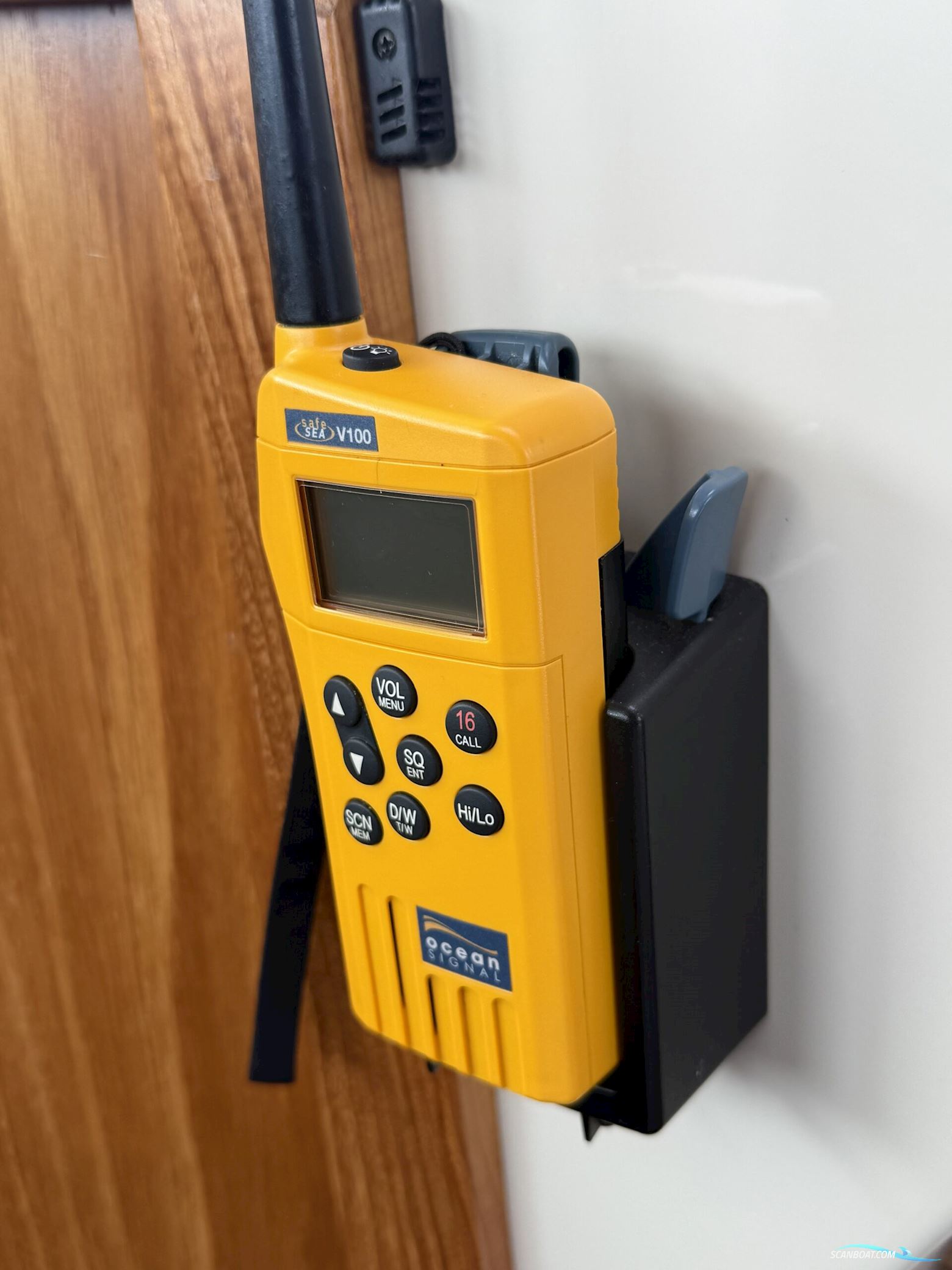 Viknes 880. Med nyere komplet Raymarine navi-pakke