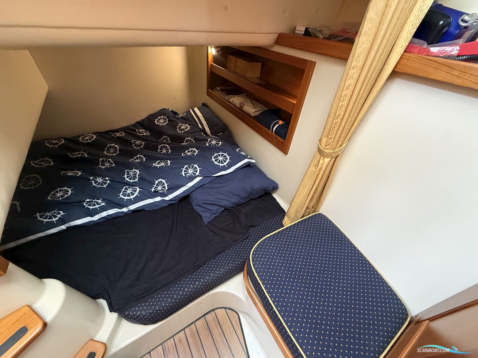 Viknes 880. Med nyere komplet Raymarine navi-pakke