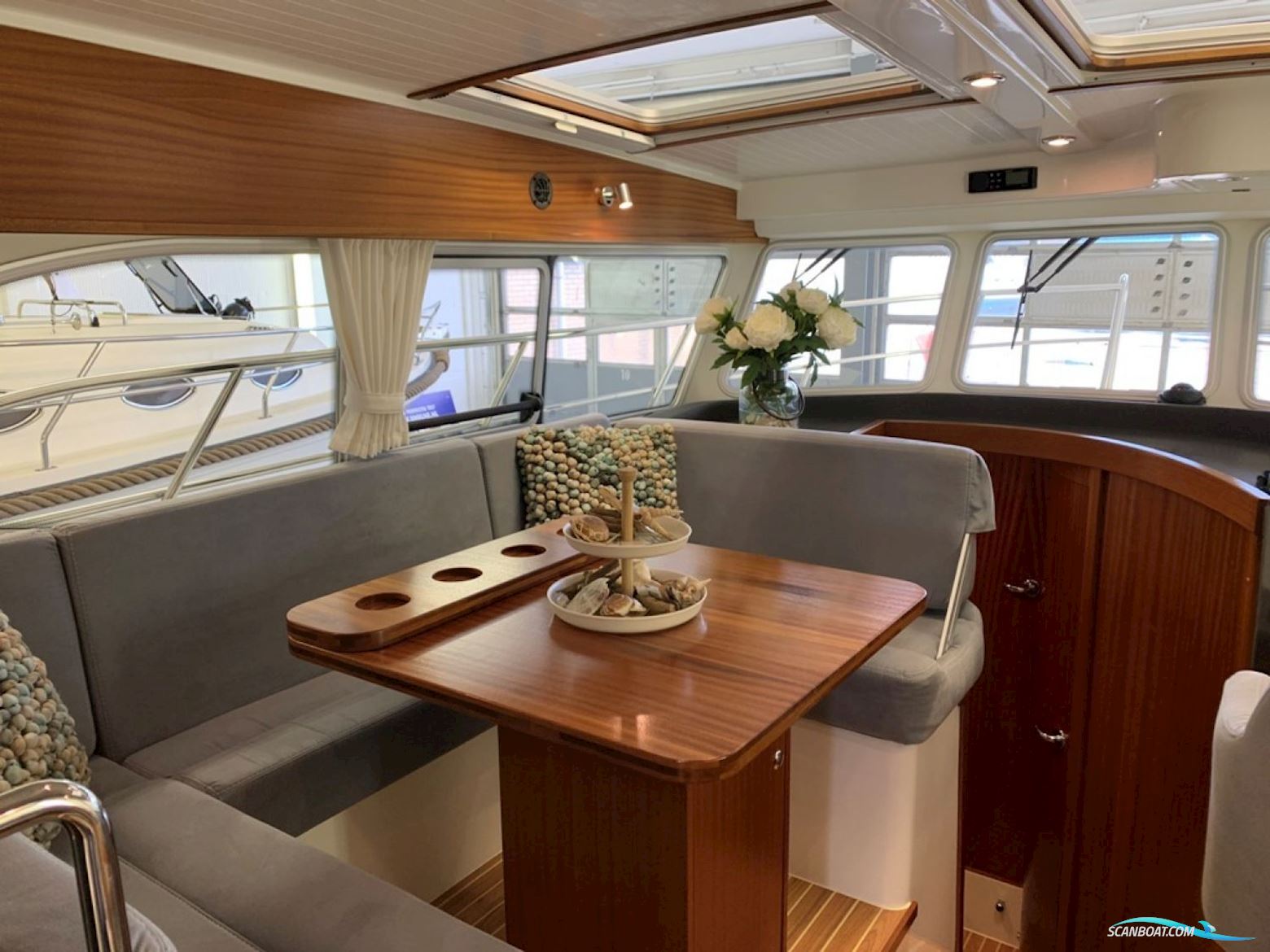 Viknes 930, Diesel V8 370hk