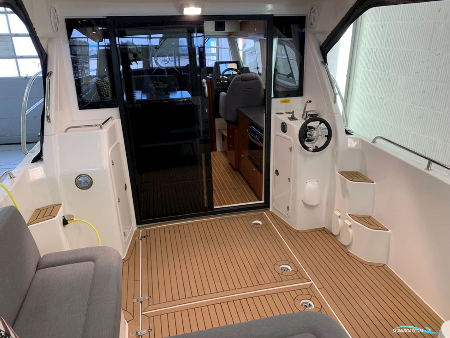 Viknes 930, Diesel V8 370hk