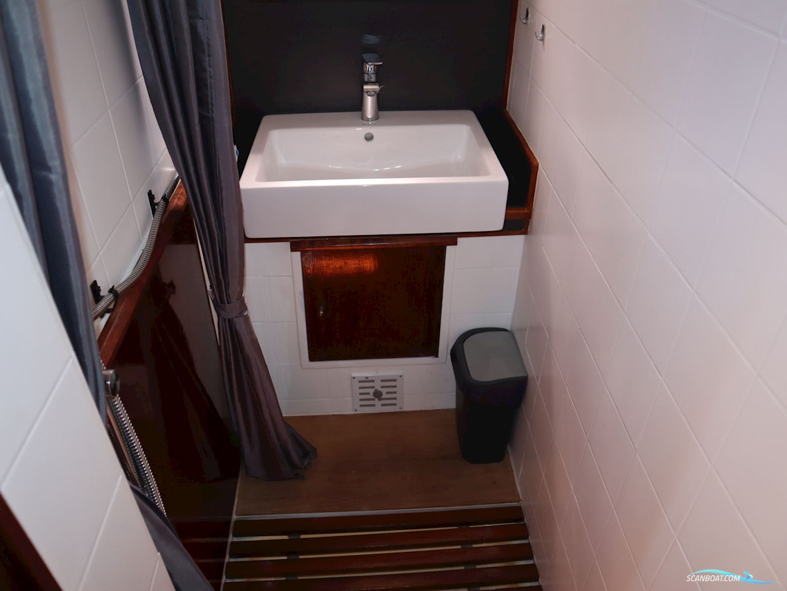 Vissers Trawler 1050