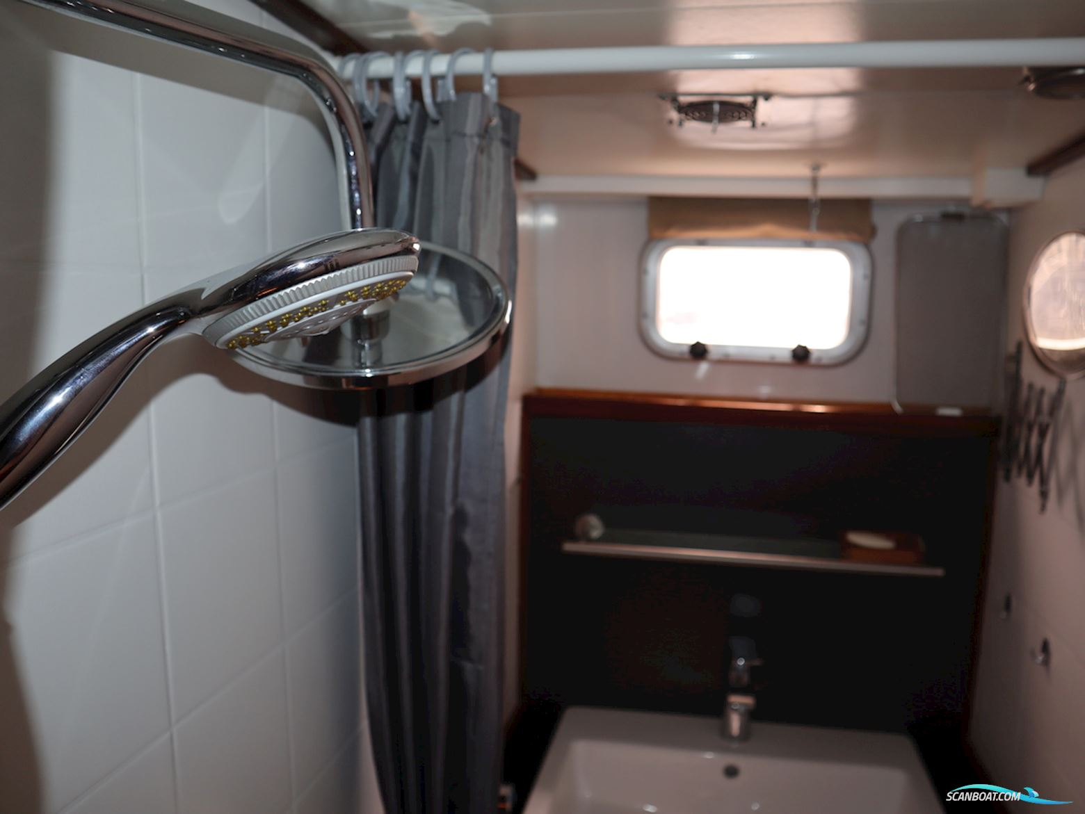 Vissers Trawler 1050