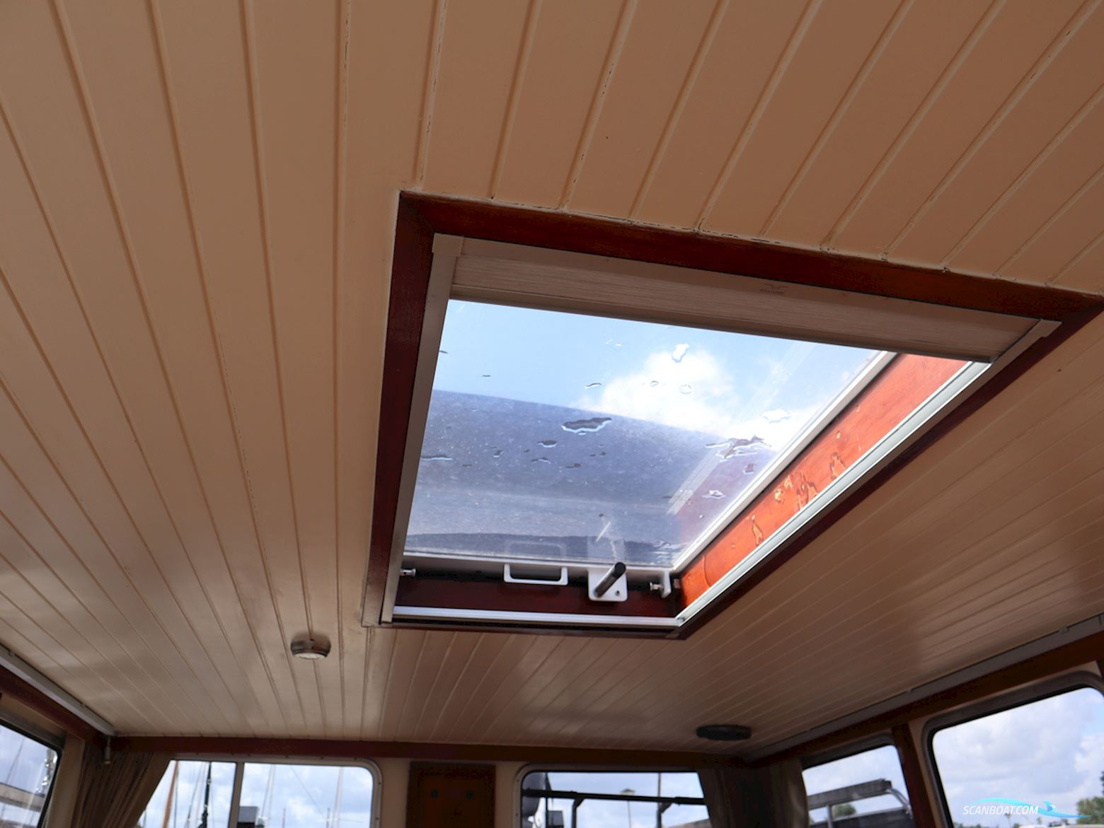 Vissers Trawler 1050