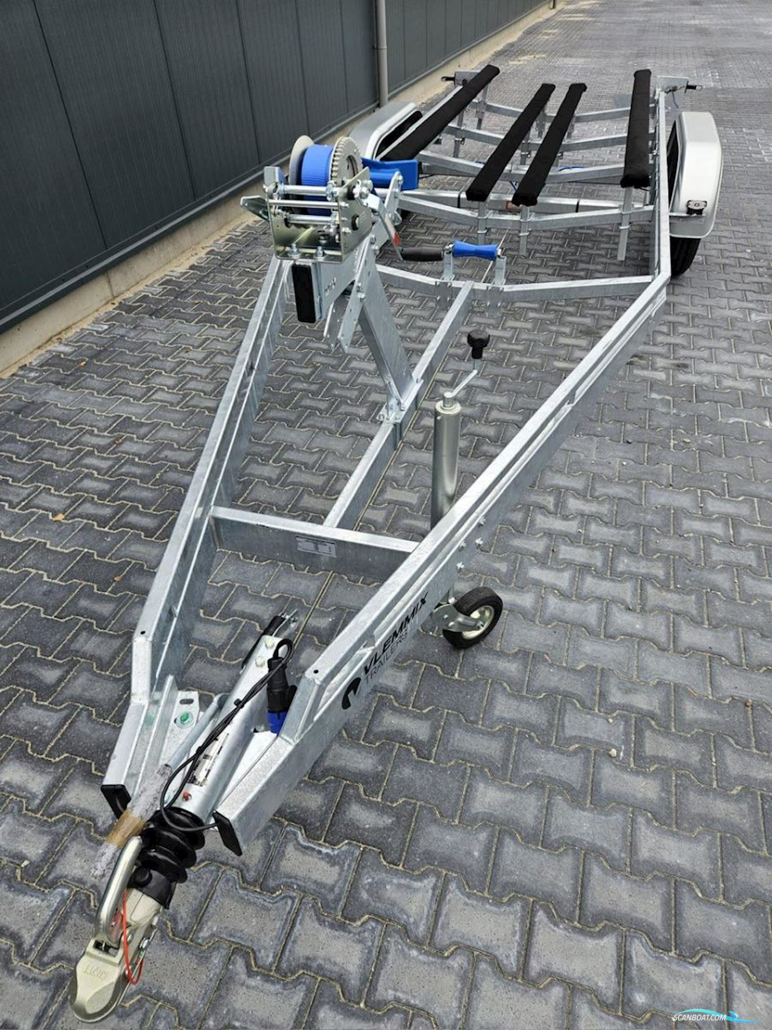 Vlemmix Boottrailers F 2700 kg. Balken trailer met Wegklapbare LED verlichting