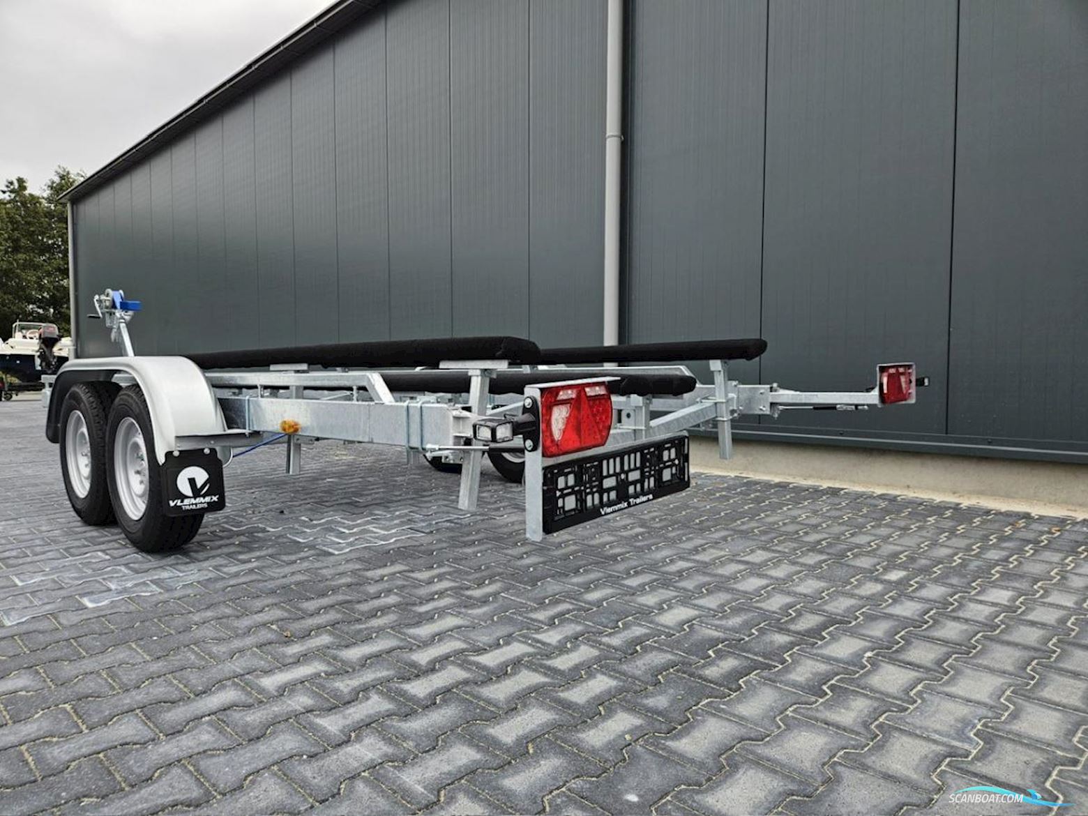 Vlemmix Boottrailers F 2700 kg. Balken trailer met Wegklapbare LED verlichting