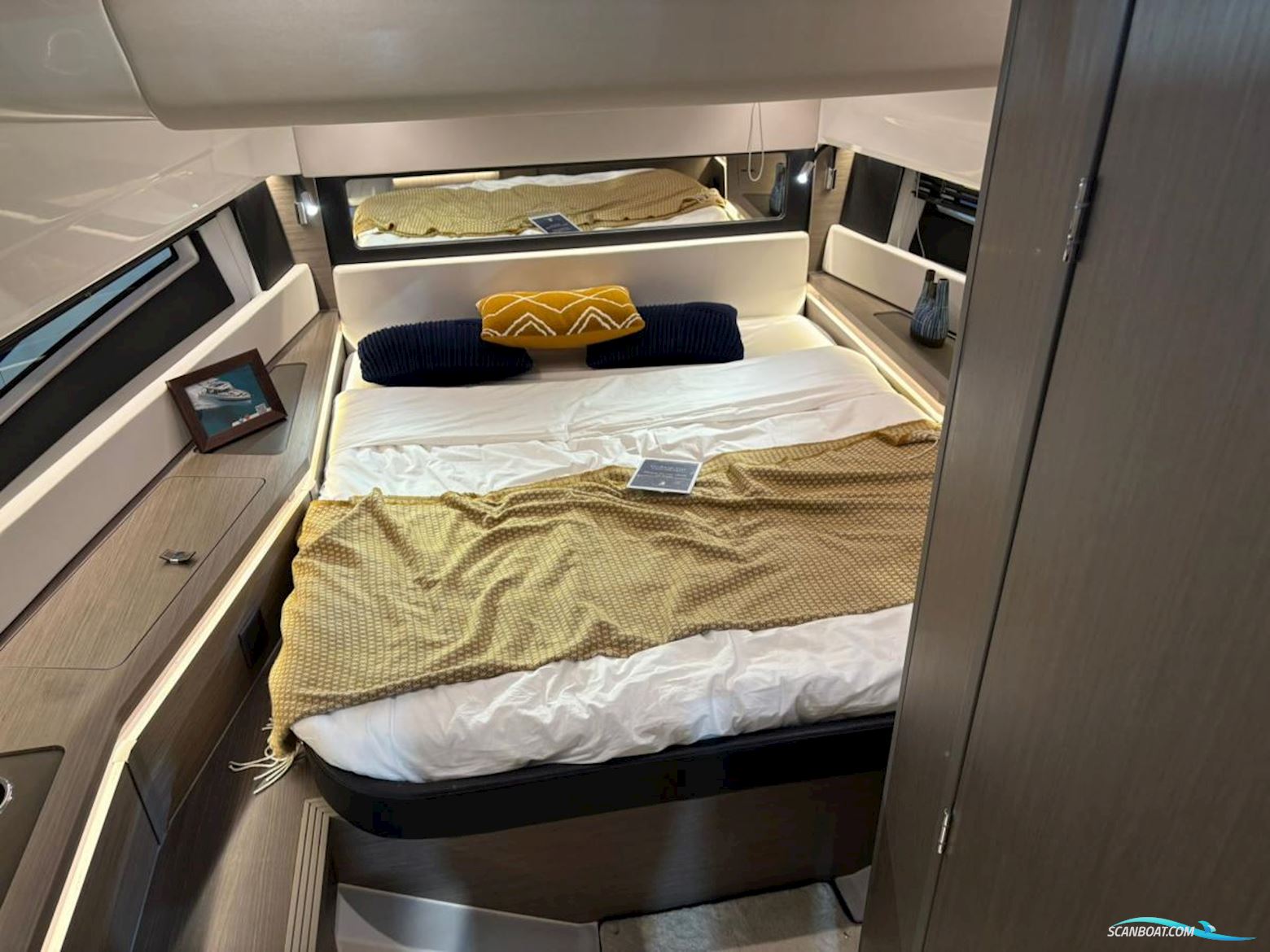 WELLCRAFT  38 EXPLORER