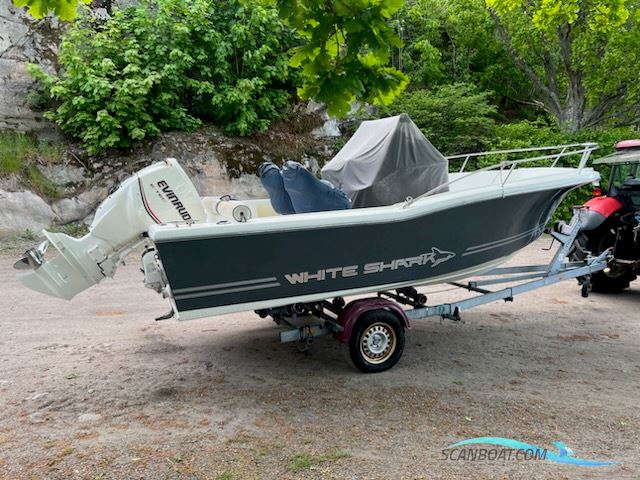 White Shark 205