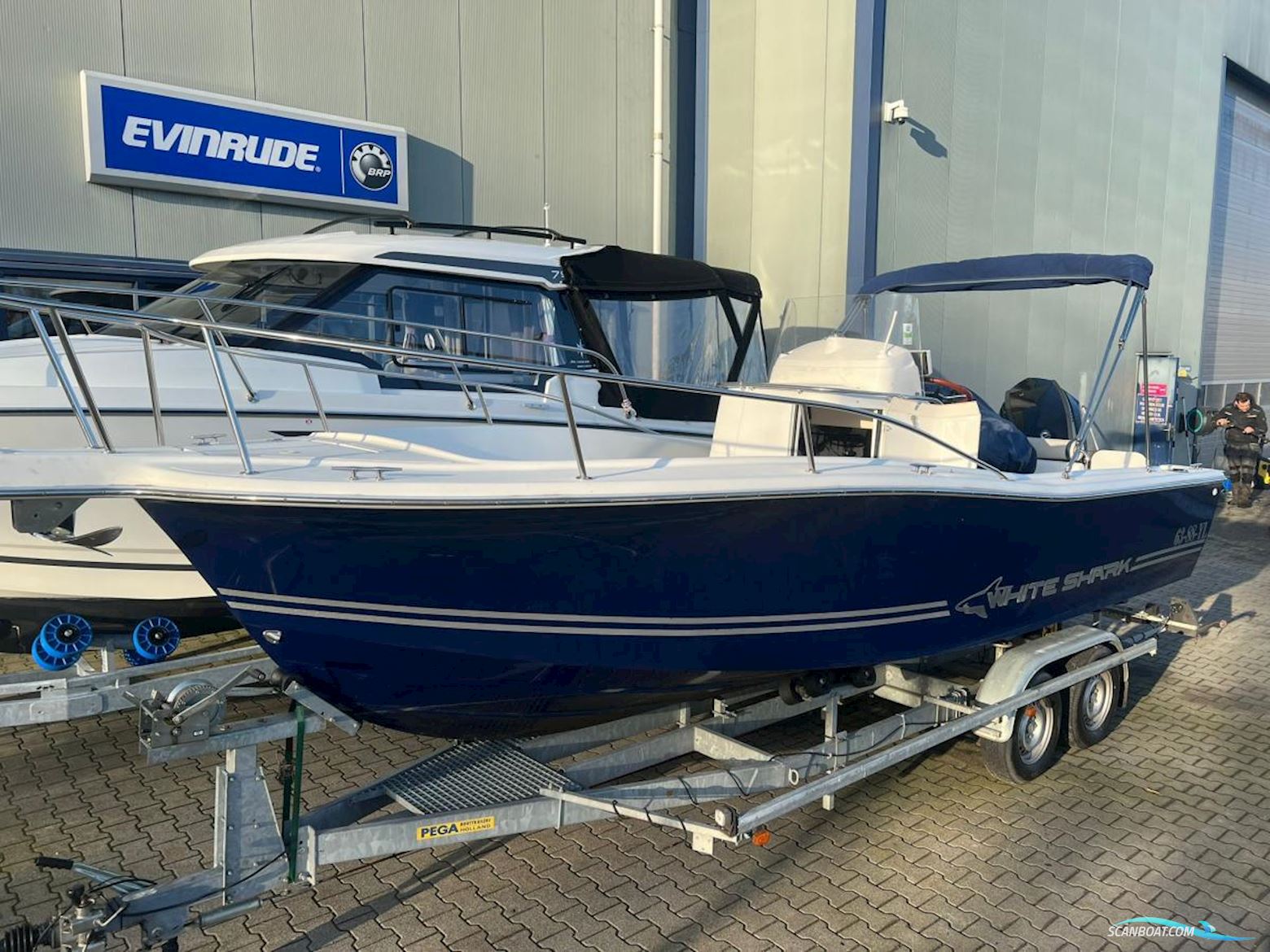 White-Shark 225 Console Motorboten 2007, met Evinrude motor, The Netherlands