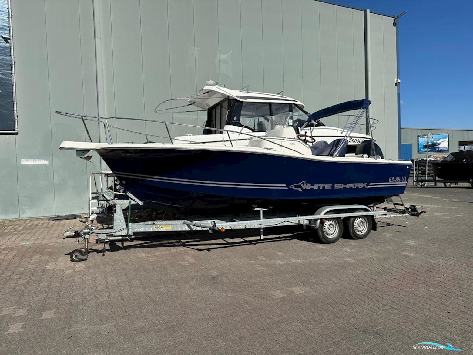 White-Shark 225 Console