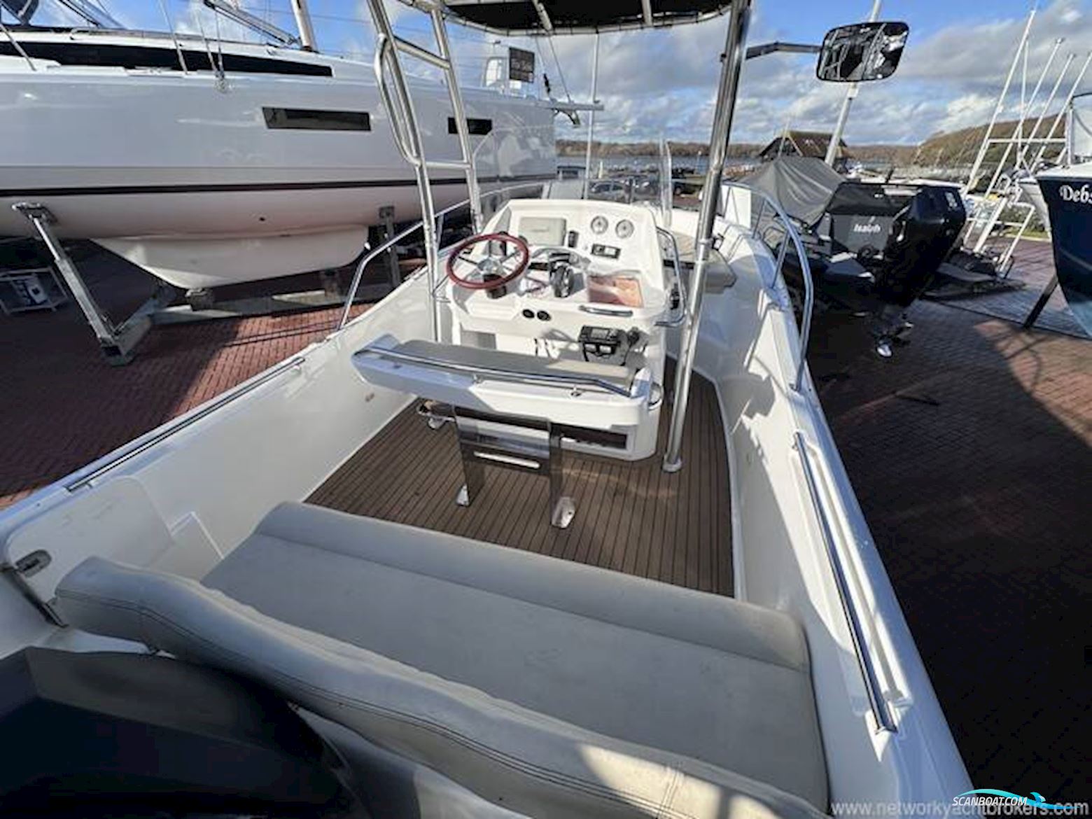 White Shark 226