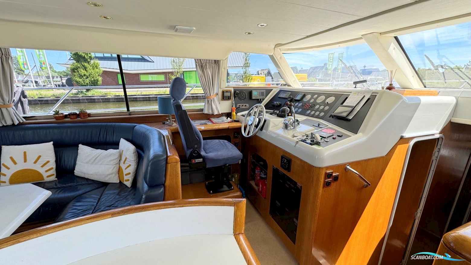 Whitewater Wolfe 46 Flybridge