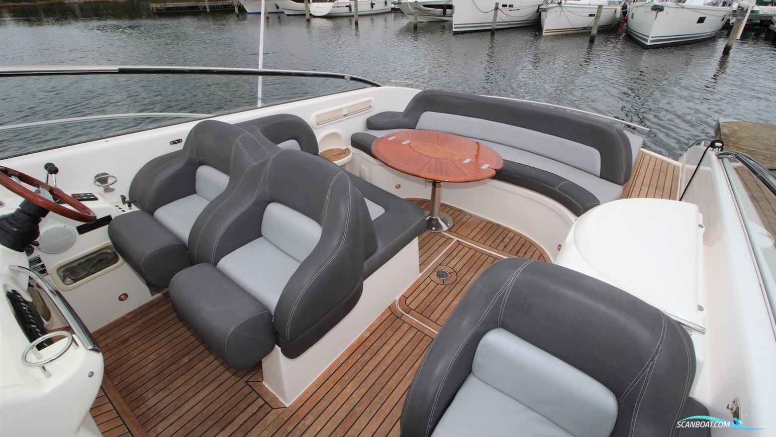 Windy Khamsin 34 Sun Lounge