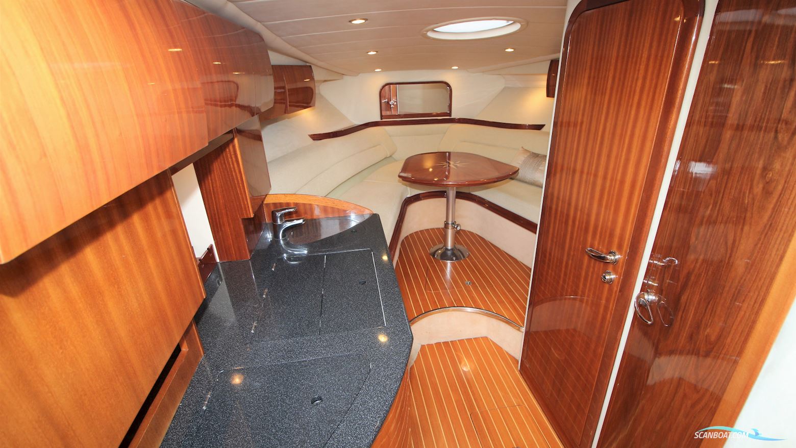 Windy Khamsin 34 Sun Lounge