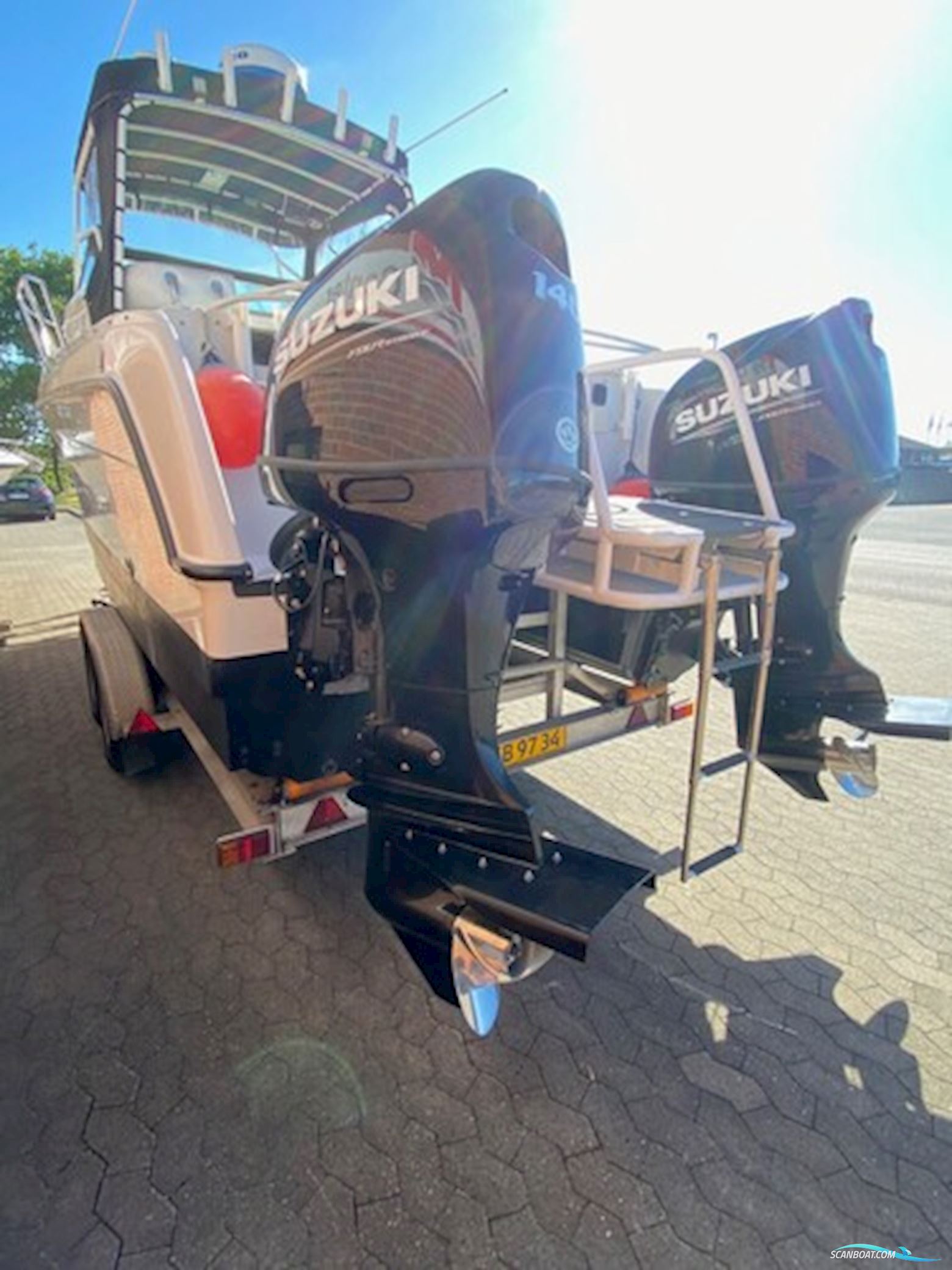 WorldCat Glacier Bay catamaran Isle Runner 2270 m/2 stk. Suzuki F140 hk og float-on alutrailer