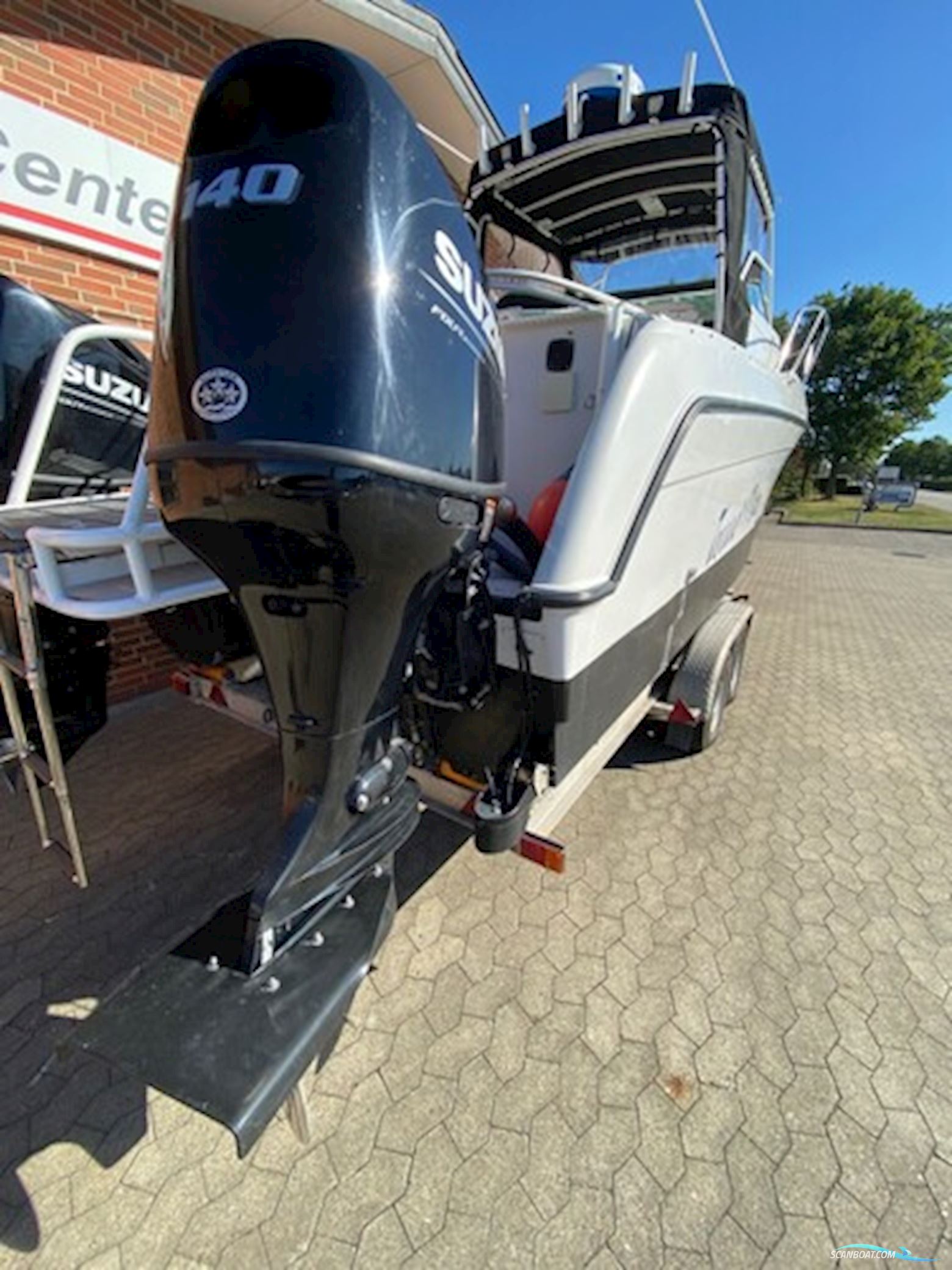 WorldCat Glacier Bay catamaran Isle Runner 2270 m/2 stk. Suzuki F140 hk og float-on alutrailer