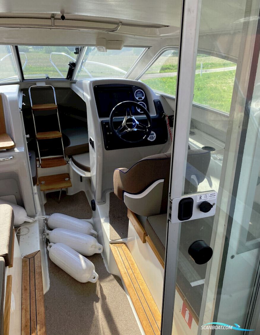Yamarin 68C Cabin