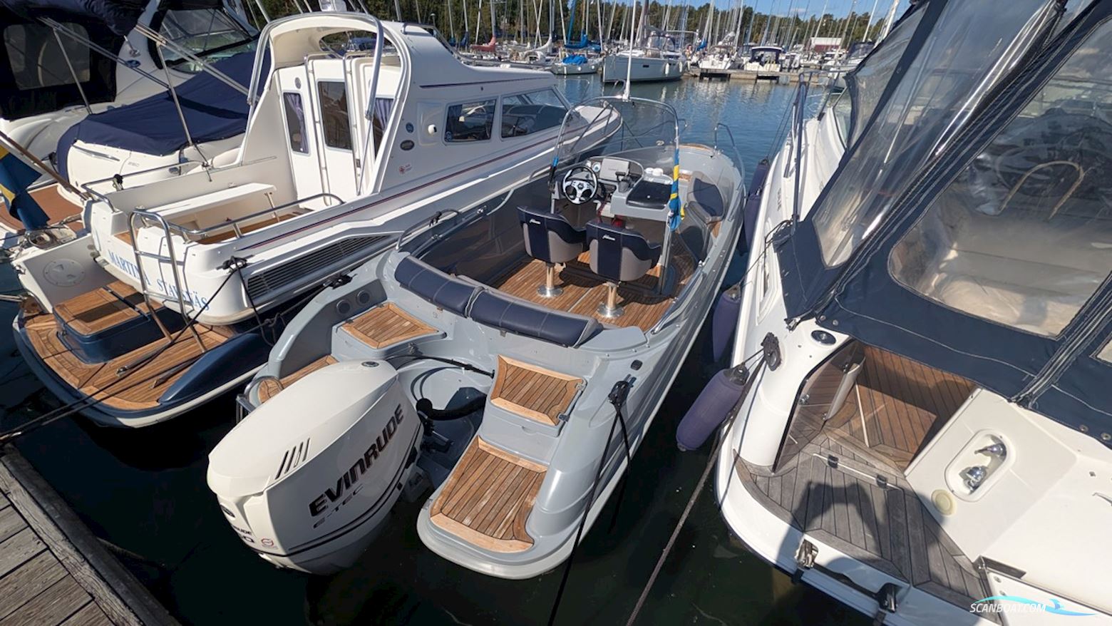 YAMARIN CROSS 61 CENTER CONSOLE