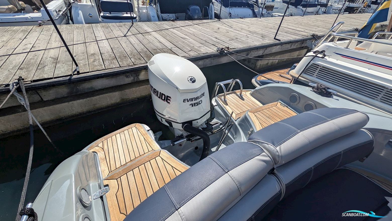 YAMARIN CROSS 61 CENTER CONSOLE