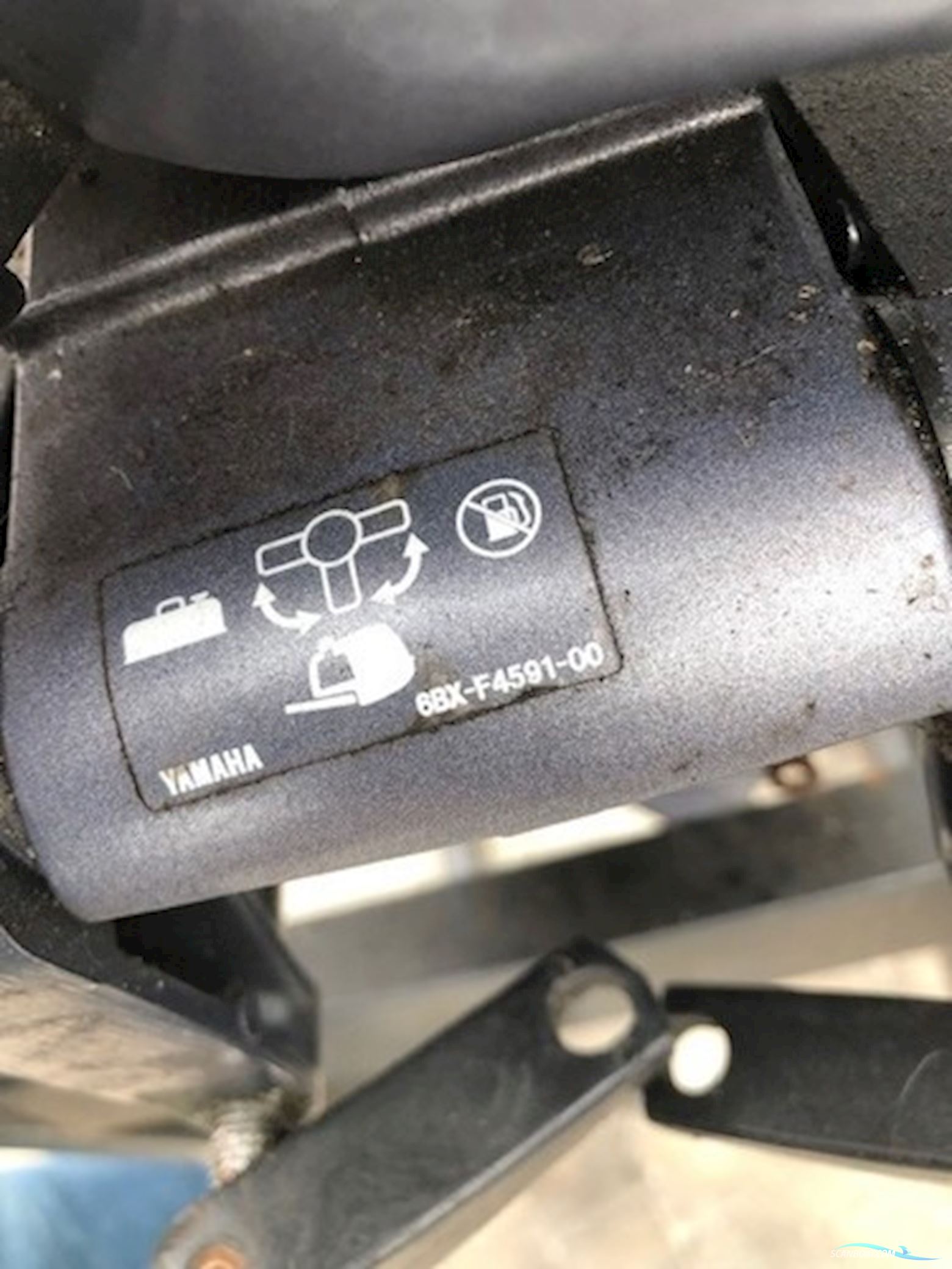 4 HK Yamaha 4 takt med kort ben