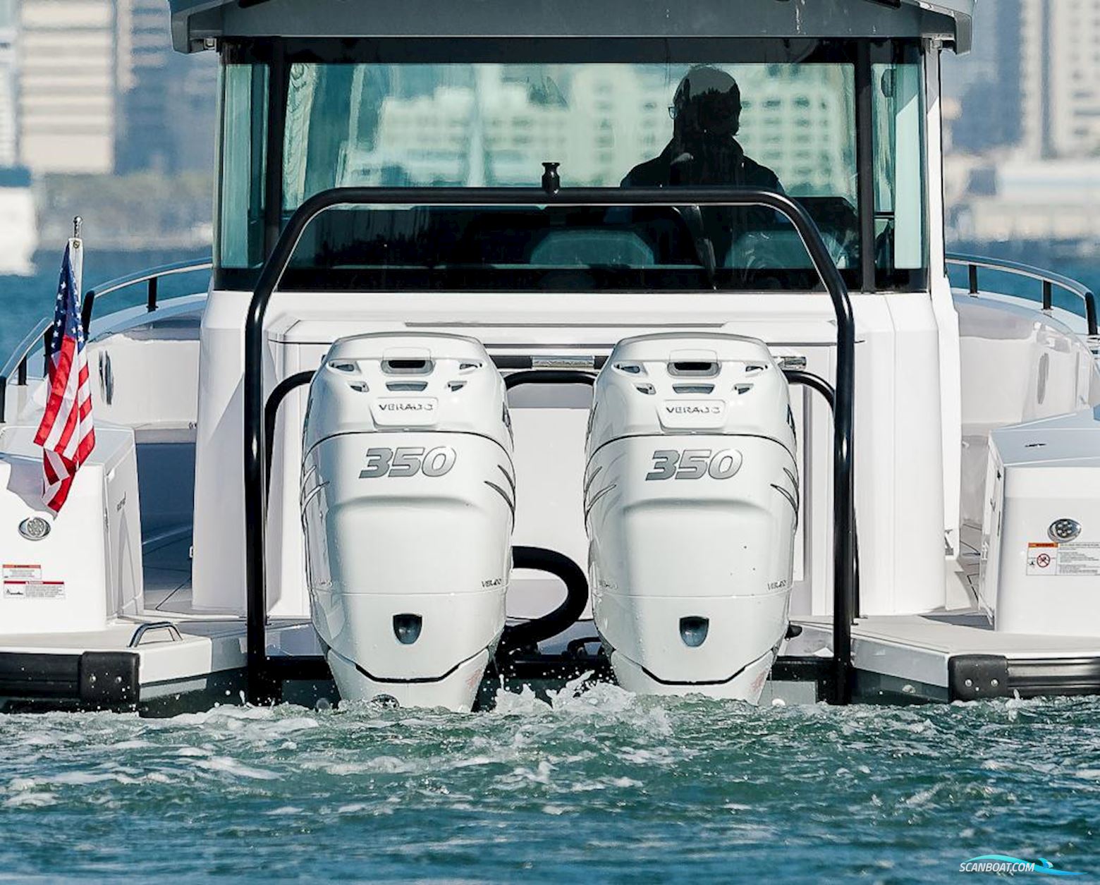 Mercury L6 350 Cxl - White