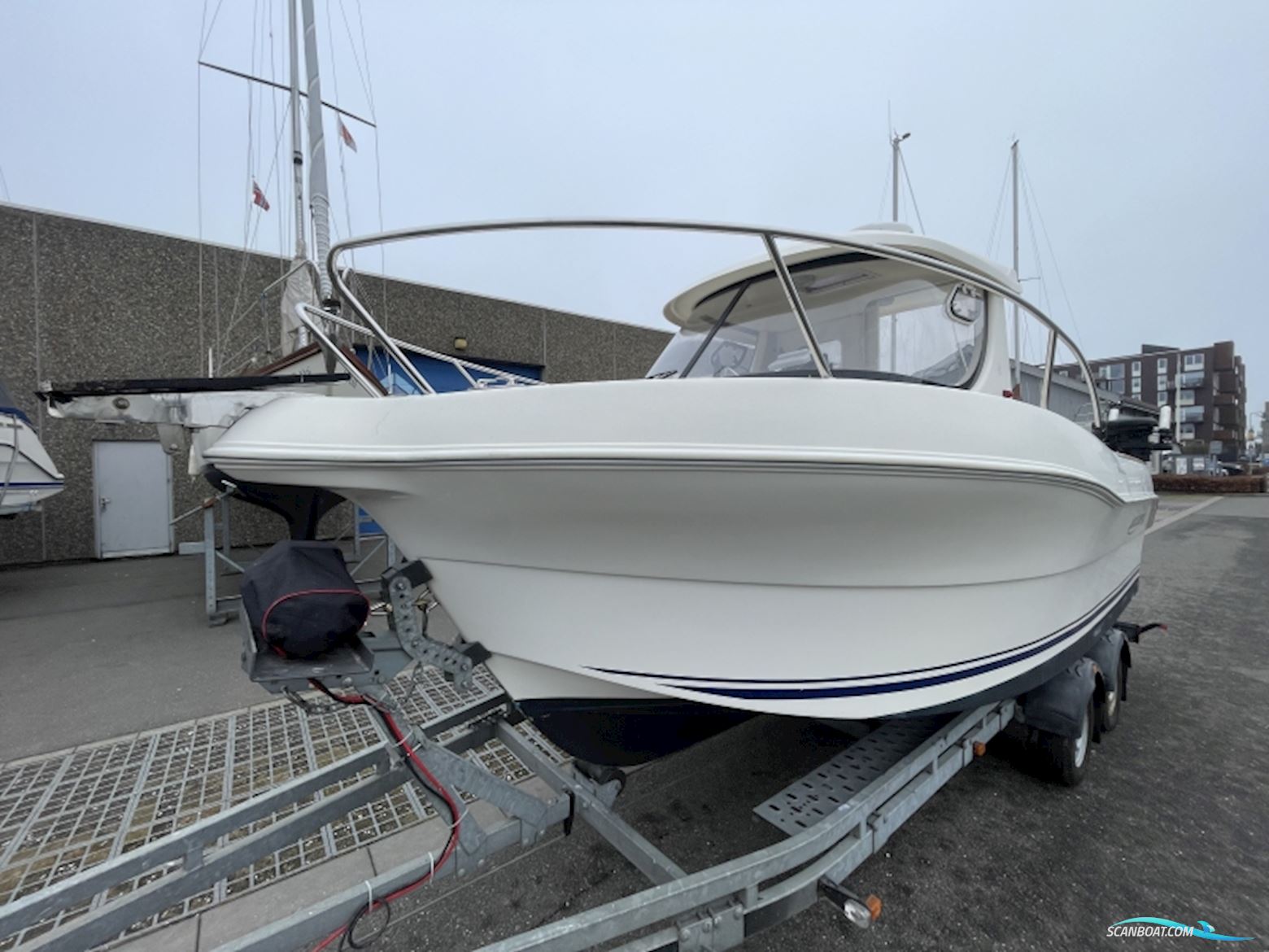 Quicksilver 640 Pilothouse