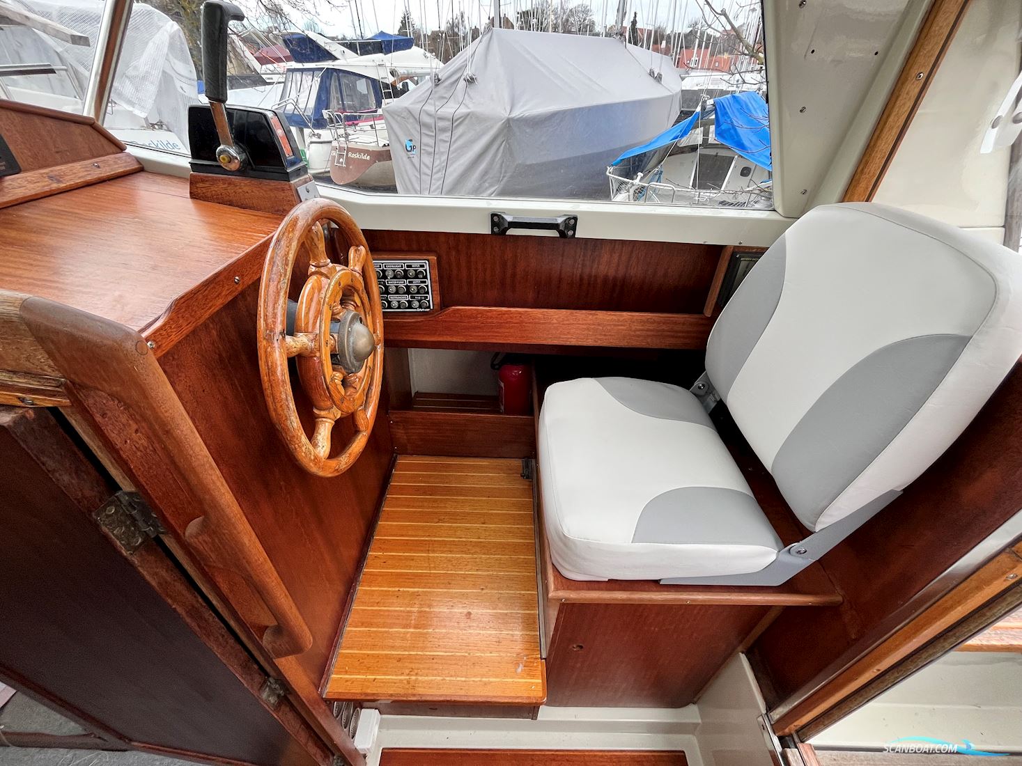 LM 28