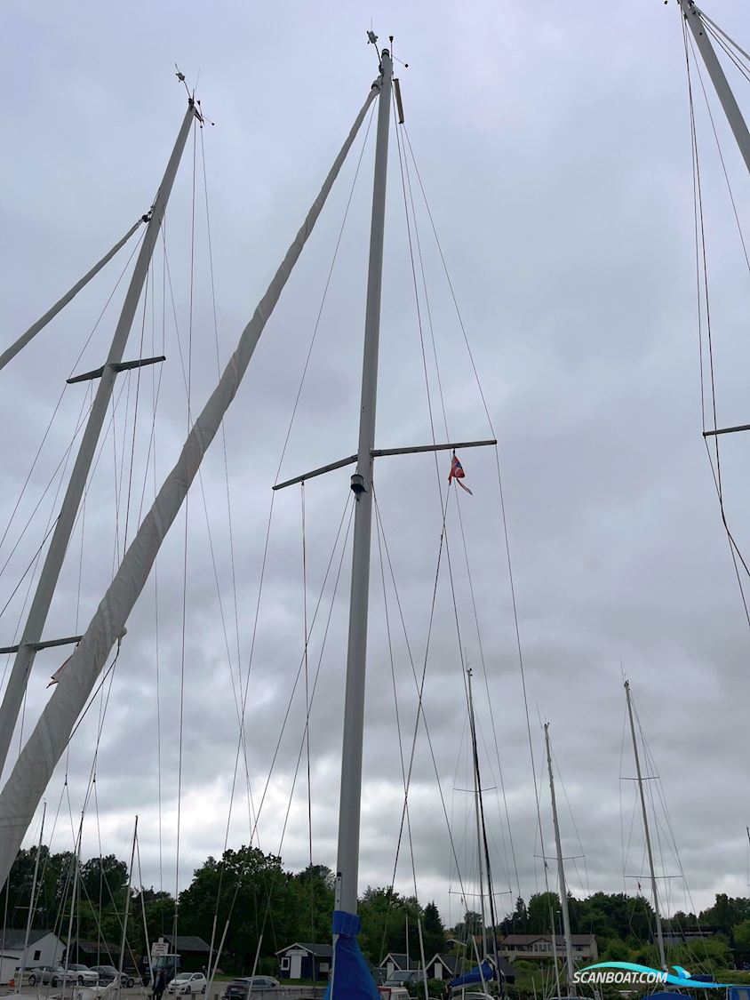 LM 28