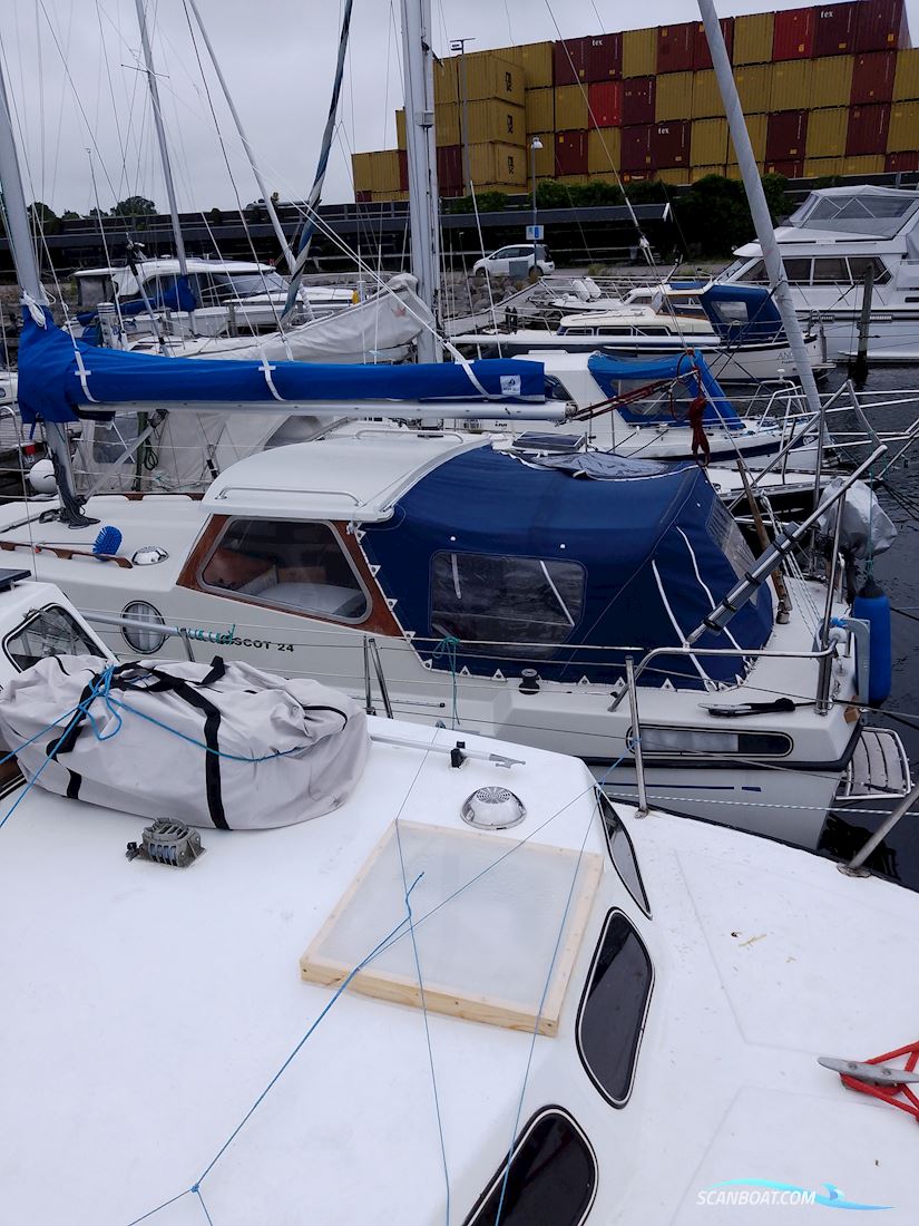 Maskot 24 Motorsailer 1978, with Buch dv 24 fersvandskølet engine, Denmark