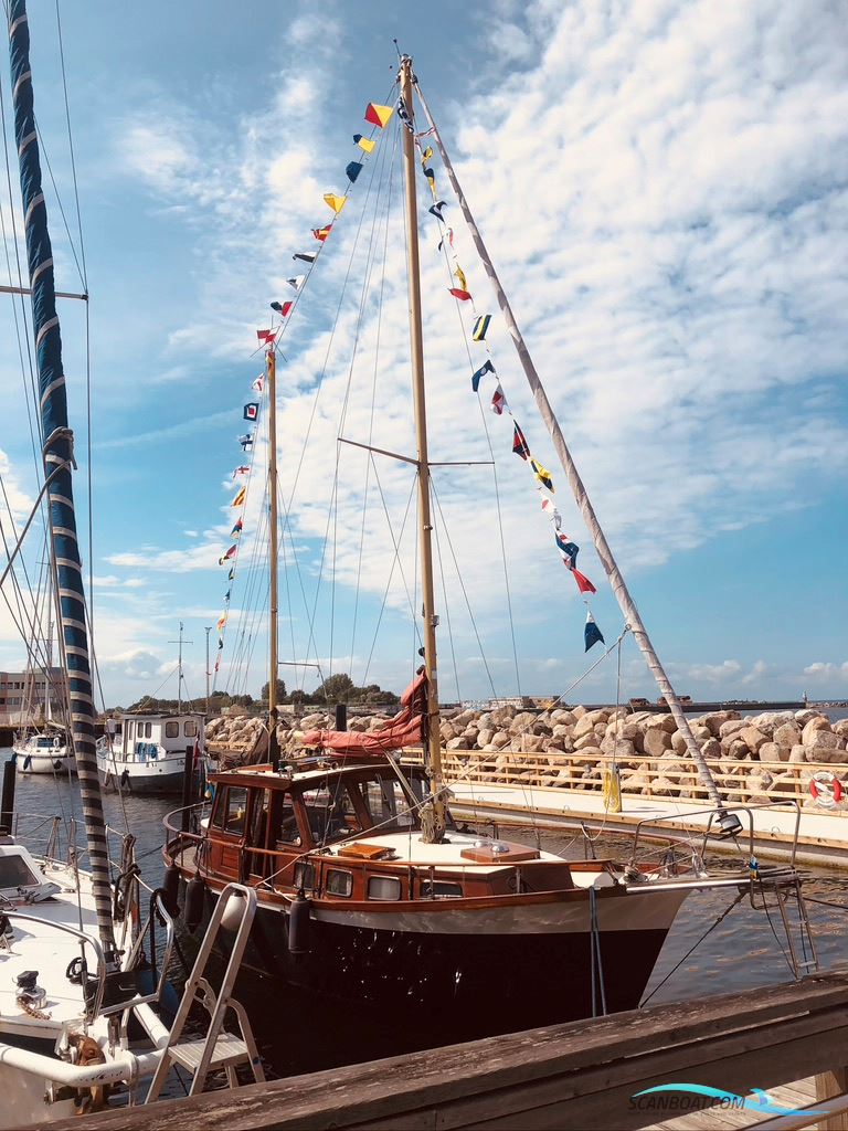 Nauticat 33 Motorsailer 1976, with Ford 2712E engine, Sweden