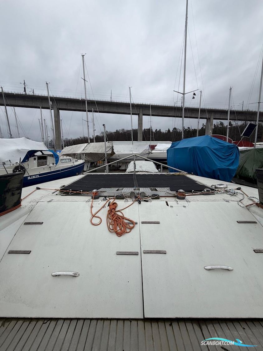 Catamaran Saara