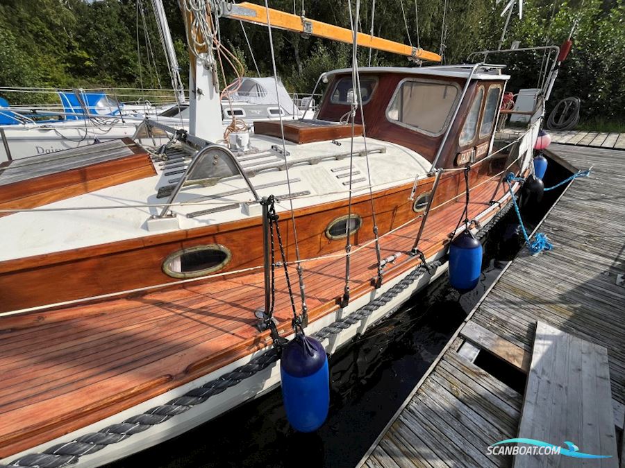 Classic Motor Sailer 34'