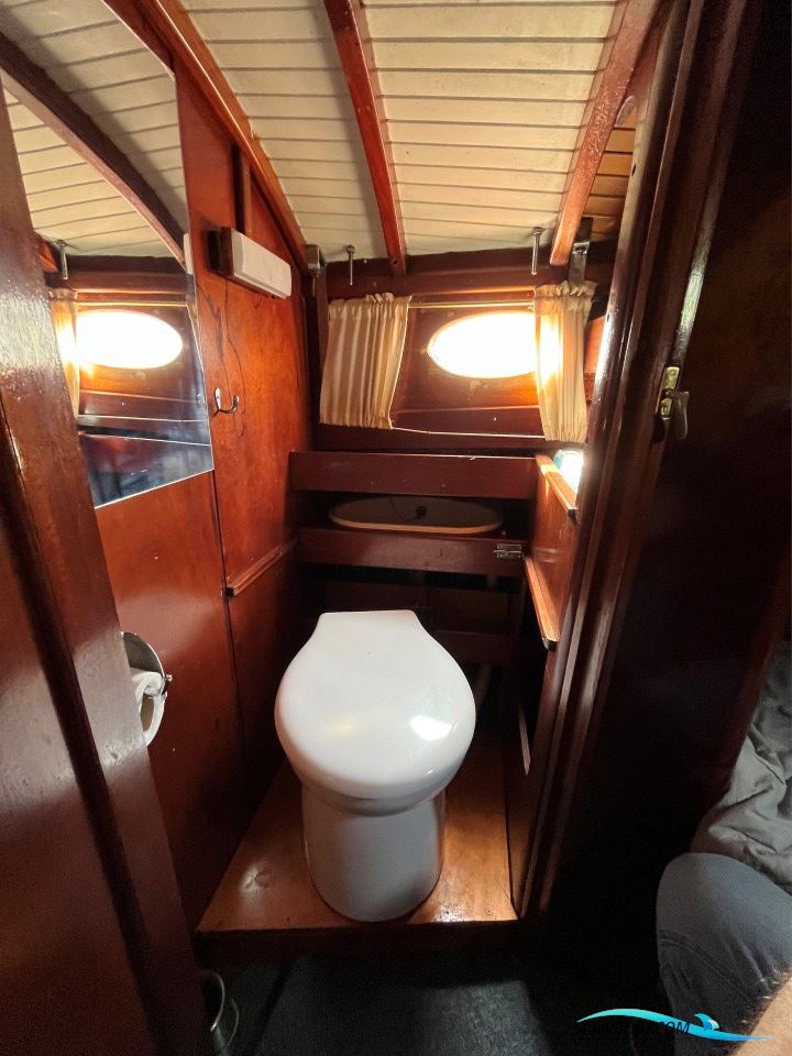 Classic Motor Sailer 34'