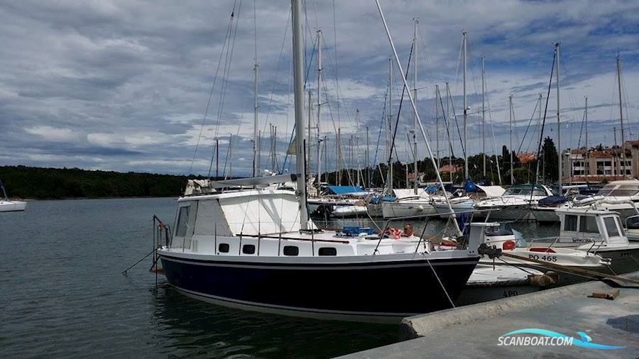 Ferretti Altura 33 Motorseglar 1982, med Mercedes Nanni 240d motor, Kroatien