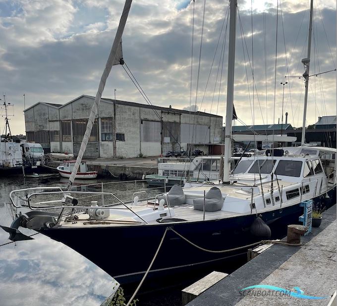 Lancer 72” Motorseglar 1985, med Mercedes OM402L motor, Danmark