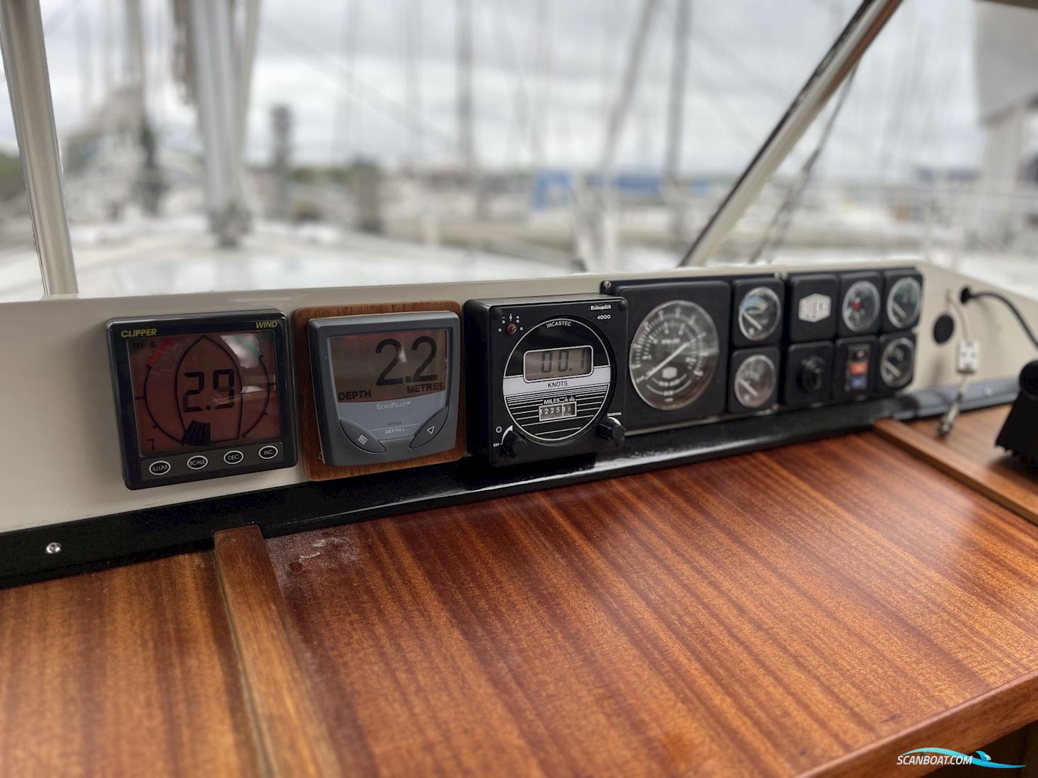 LM 28
