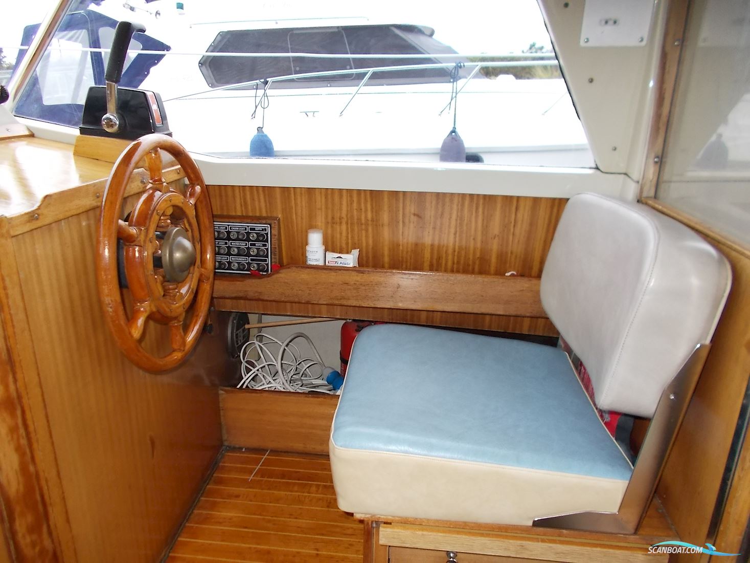 LM 28
