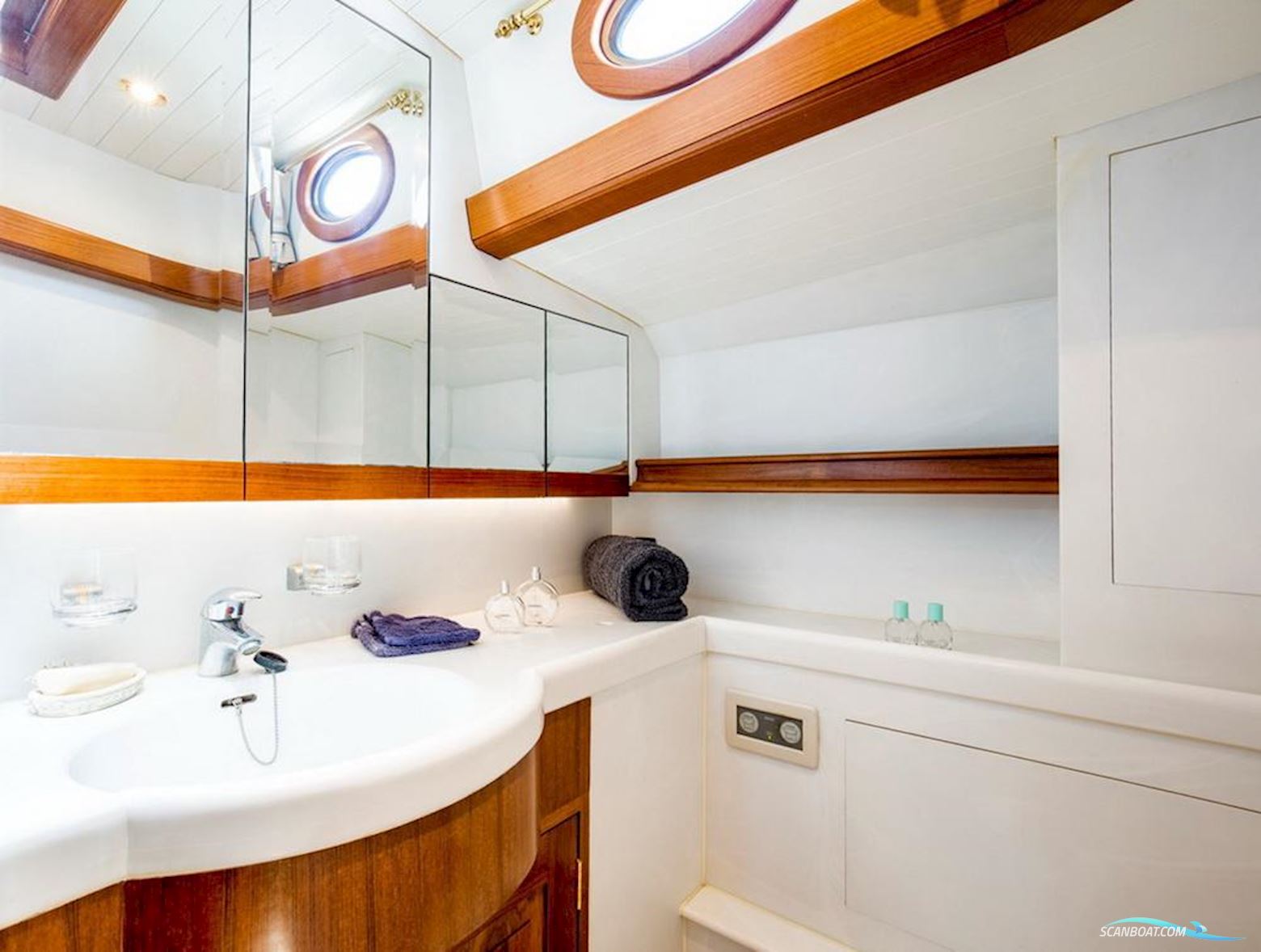 Lemsteraak Sailing Yacht