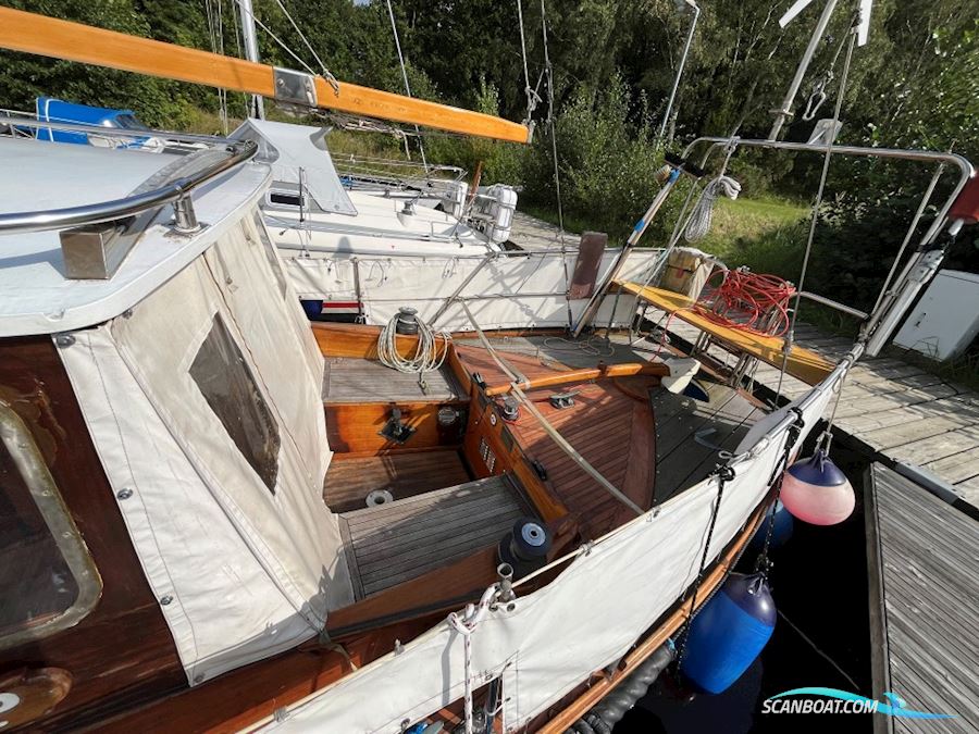 Classic Motor Sailer 34'