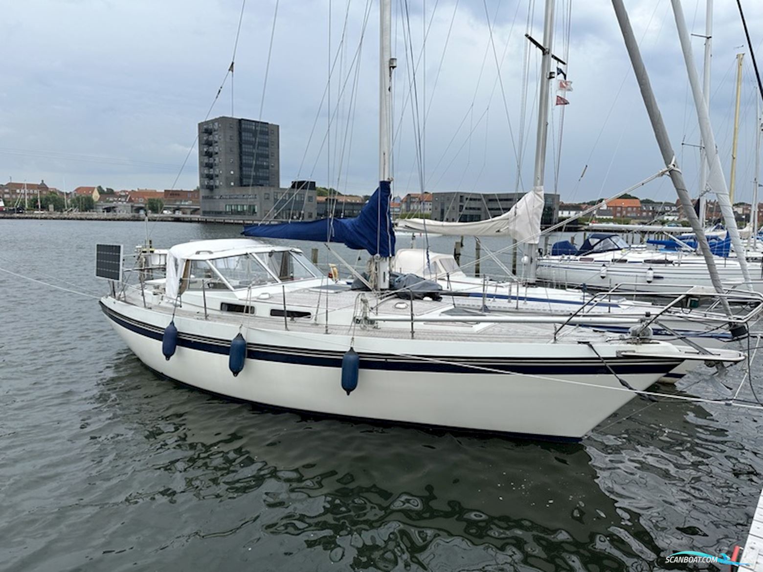 Finnsailer 34 Motorsejler 1979, med Perkins
 motor, Danmark